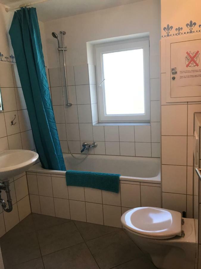 Unterkunft Fuer Arbeiter Und Monteure Gräfrath Buitenkant foto