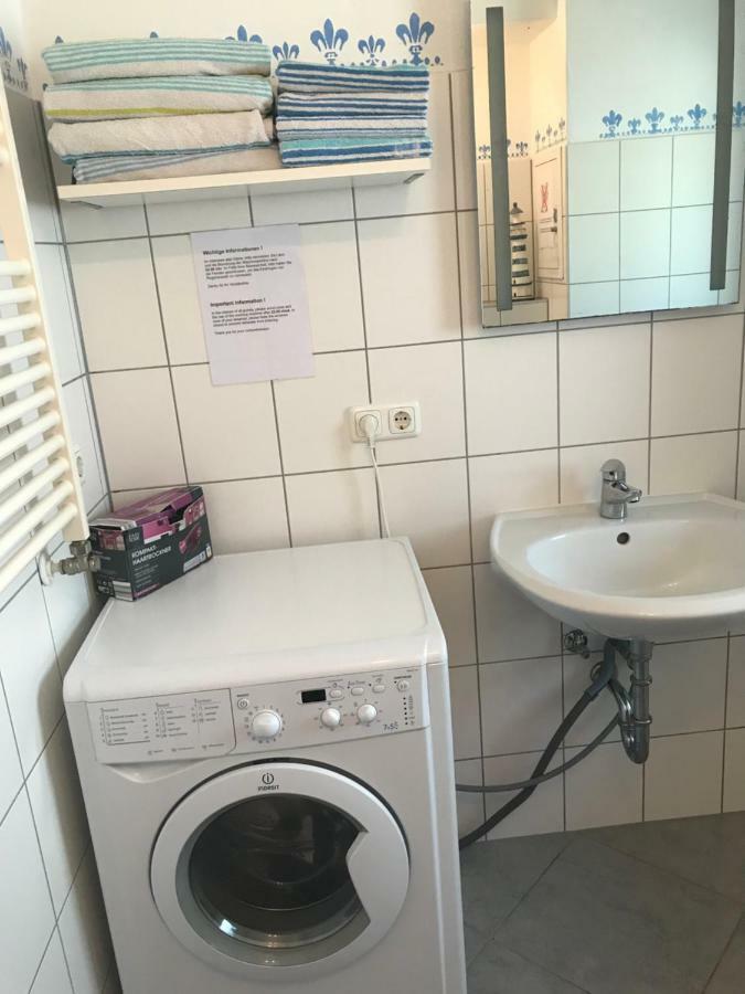 Unterkunft Fuer Arbeiter Und Monteure Gräfrath Buitenkant foto